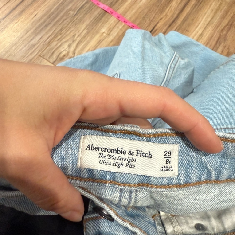 Abercrombie & Fitch Ultra High Rise 90s Straight Jean - Picture 7 of 7